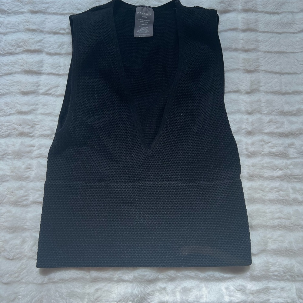 DYNAMIC black textured v neck